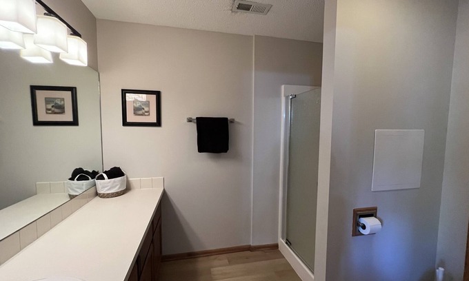 Urbandale Condo | Updated Condo close to downtown and west des moines