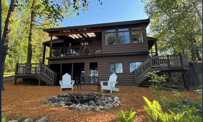 Pequot Lakes Cabin | Updated, fully-furnished 3+bedroom lake front cabin in beautiful Pequot Lakes.