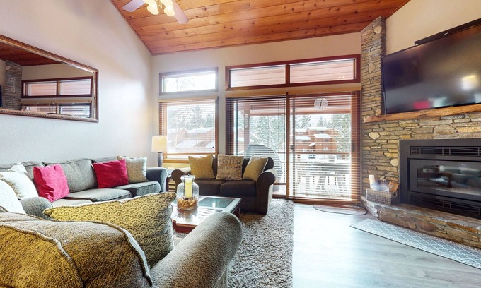 Mammoth Lakes Condo | Updated & Large, Near Golf Course! Gas Grill & Deck. Forested Quiet Location
