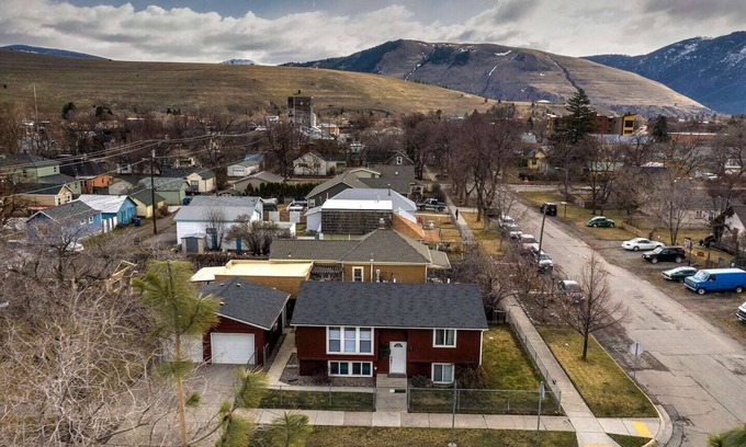 Westside House | Updated Split Level Home on the Northside - Close to Downtown