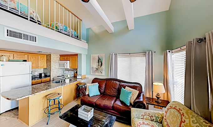Fort Morgan Condo | Updated Top-Floor Condo at Plantation with Gulf View Balcony, Loft, and WiFi