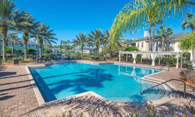 Southside Condo | Upgraded 2 bed apt Close to Beaches and Mayo Clinic