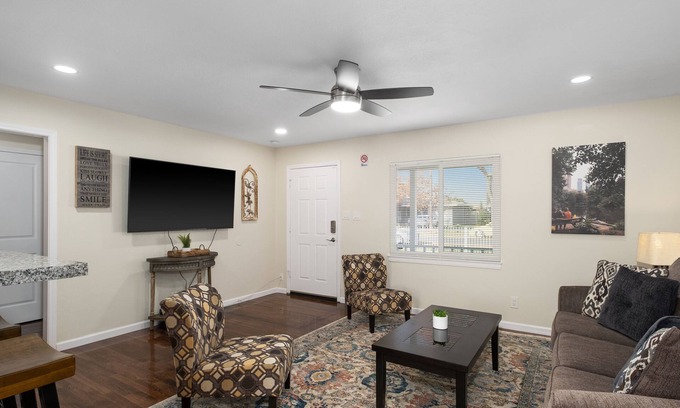 Fresno House | Upgraded 3B/2Bth w DinningR on Peaceful Street