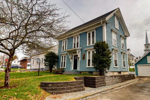 Bucksport House | Upper Corbel House