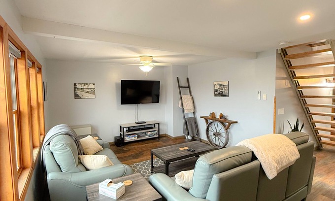 Alma Apartment | Upper level apartment along the Mississippi