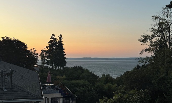 Boulevard Bluffs House | Upper Level with a view close to Boeing