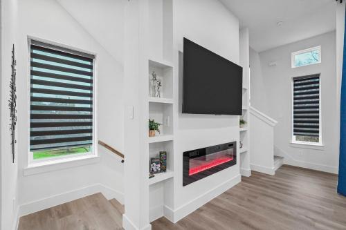 Dallas House | Upscale 2BR Hideaway, Ensuite Bliss, Pet-Friendly