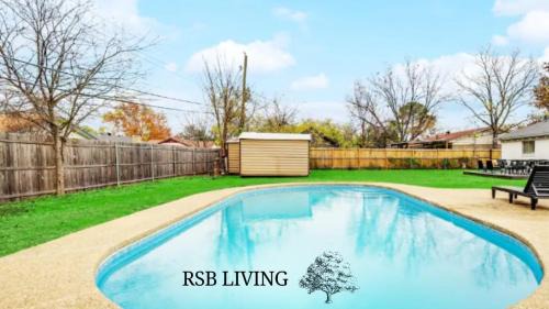 North Richland Hills House | Upscale 3BR 2BA Cozy Holiday Home with Pool & Grill