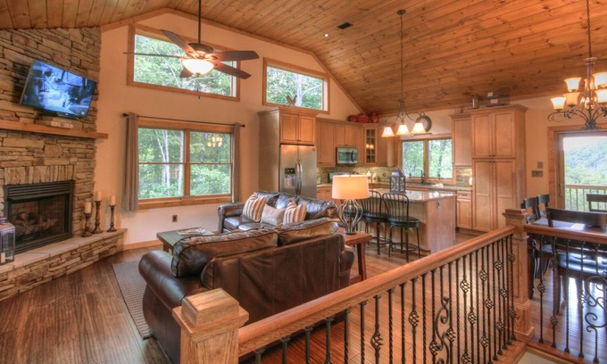 Boone Ski Chalet | Upscale Mountain Home in Forested Area