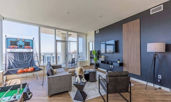 Downtown Phoenix Apartment | Upscale PHX Stay | Pool,Gym,Balcony,W/D,Parking