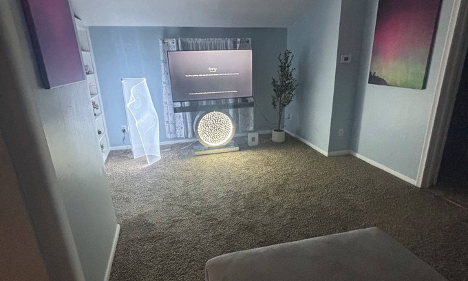 Wayne County Apartment | Upstairs 420 friendly lady aurora themed 1 bedroom apartment.