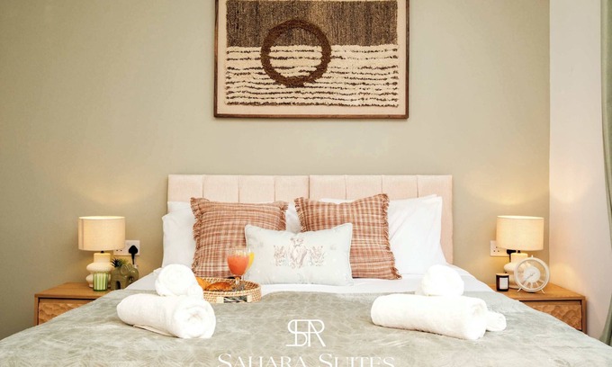 Cradley Heath House | Upto 20%OFF | Stylish 5BR | Monthly Stay | Parking