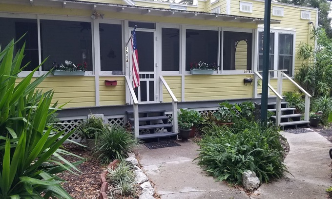 St. Augustine Cottage | Uptown Classic Bungalow Walk to Castillo de San Marcos, Ripley's, Restaurants!