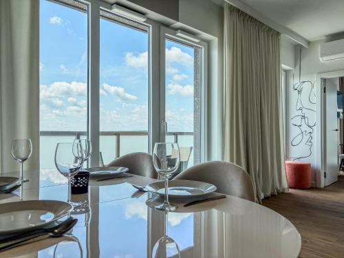 Katowice Apartment | URBAN APARTMENTS Global Premium 13th Floor No 24 Free Garage Self Check-in, No Deposit