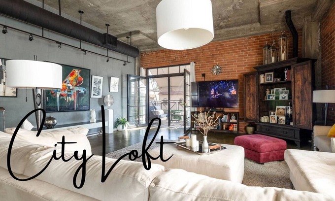 Hillcrest Apartment | Urban Chic Manhattan Style Loft w/Terrace
