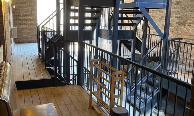 Lakeview Hotel | Urban Chicago Oasis