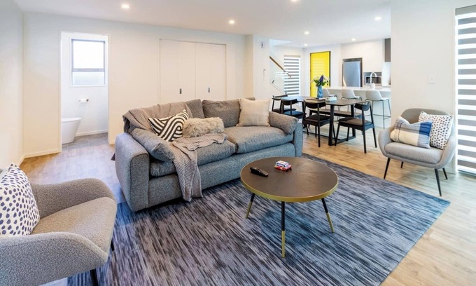 Christchurch House | Urban comfort and parking near Avebury Park