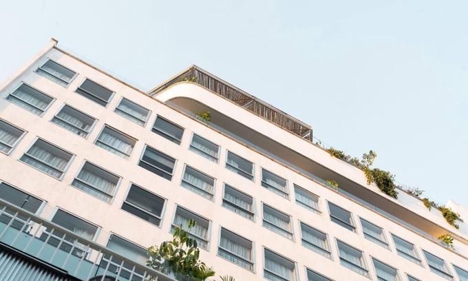 Hipodromo Hotel | Urban Escape: Chic Hotel with Rooftop Serenity and Pet-Friendly Amenities!