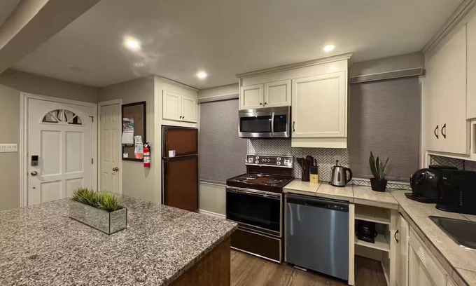 Niagara Falls Apartment | Urban Hideaway 2BR Niagara Falls