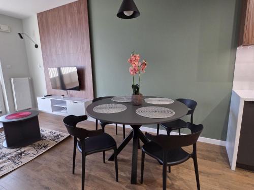 Bialystok Apartment | Urban Jungle Apartment ALLEN