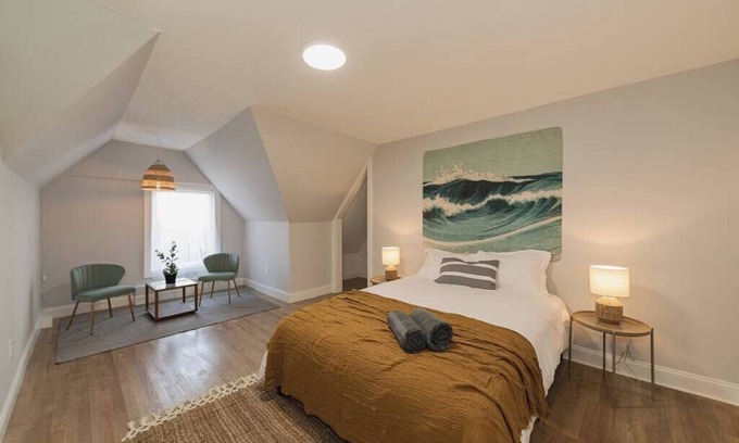 East Rock Apartment | Urban Oasis 3BR Parking Washer & Dryer Yale East Rock