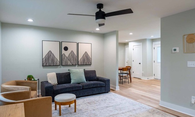 Durham House | Urban Oasis w/King Bed – 3 BR Near Duke & DT