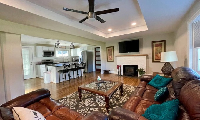 Winston - Salem House | Urban Retreat near Wake Forest & Downtown WS