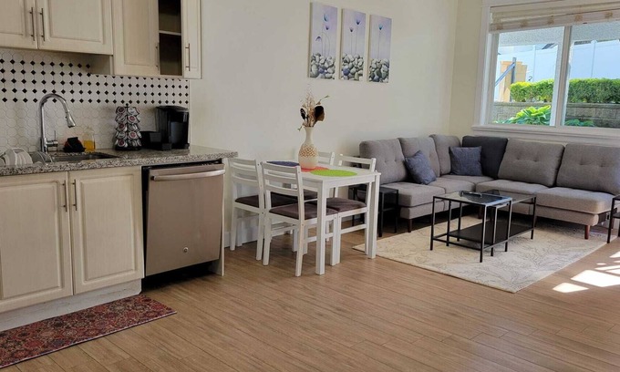 East Newton North Apartment | Urban Retreat Unwind and Enjoy in this beautiful space