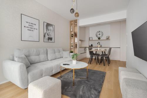 Oradea Apartment | Urban Suite- Luxe 2BR with Balcony and Parking