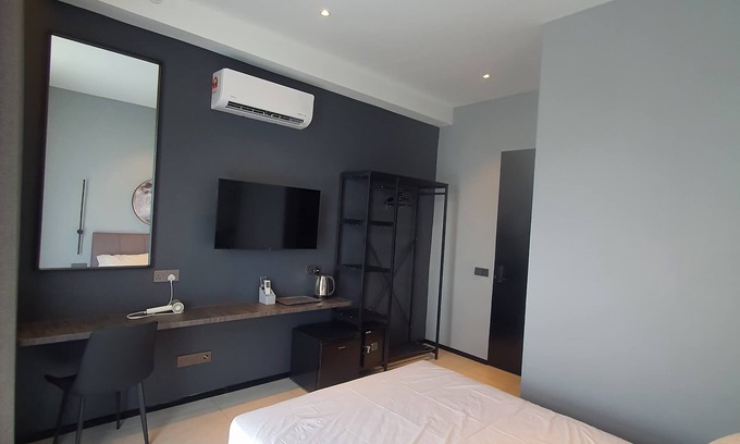 George Town Apartment | Urban Suites - Queens Suite