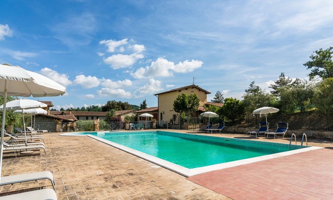 Ramazzano Villa | Urbane Mansion in Perugia with Swimming Pool
