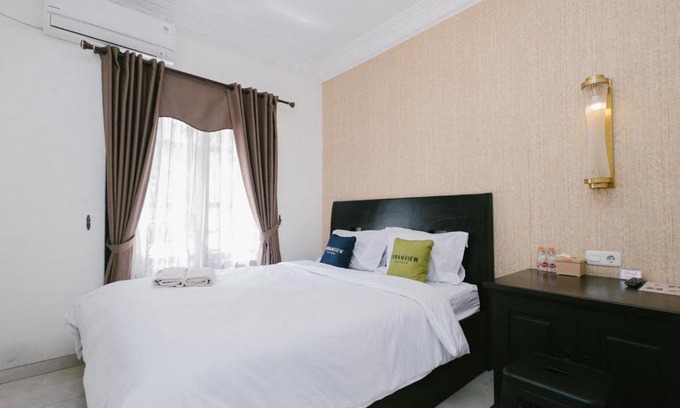 Dinoyo Hotel | Urbanview Hotel Sultan Palace Malang by RedDoorz