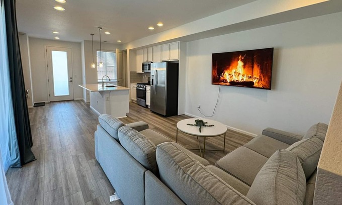 Watkins House | Uriah Haven, cozy Family-Friendly townhouse