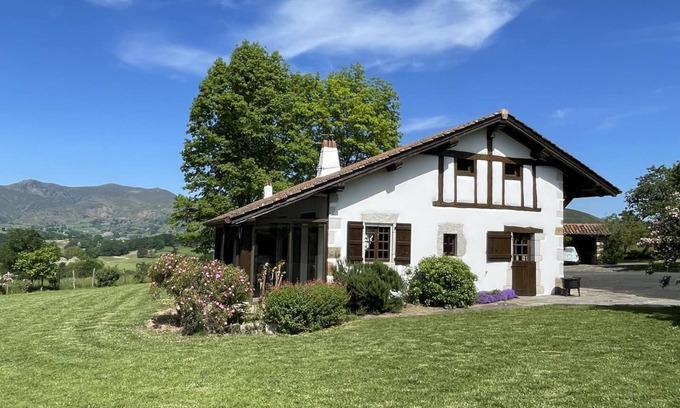 Irissarry House | Urtxoa - Irissarry - Gîte