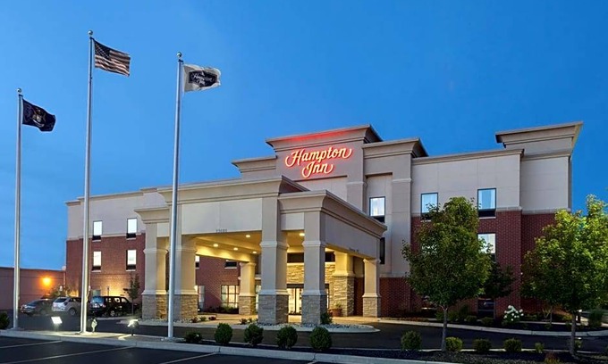Clinton Township Hotel | 2-Star Hotel ∙ Hampton Inn Detroit Roseville