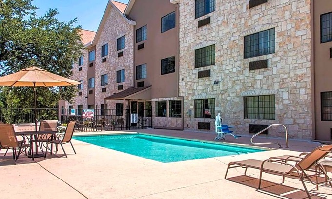 Round Rock Hotel | 2-Star Hotel ∙ Comfort Suites Round Rock - Austin North I-35