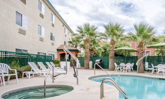 Cortaro Hotel | Comfort Inn & Suites North Tucson - Marana