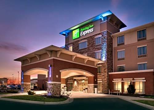 Overland Park Hotel | Holiday Inn Express & Suites Overland Park, an IHG Hotel