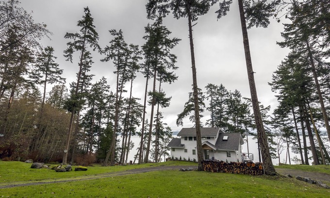 Friday Harbor House | Utter Seclusion on 600 Feet of Waterfront , Free WiFi