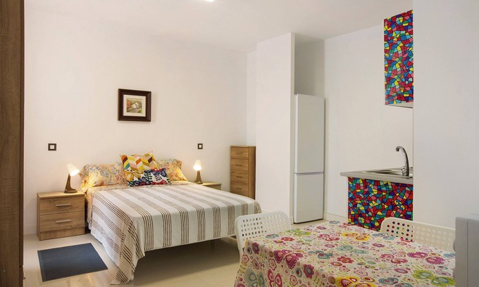 Vegueta Apartment | Vacation Home "Estudio Massimo 7B" with Shared Terrace & Wi-Fi