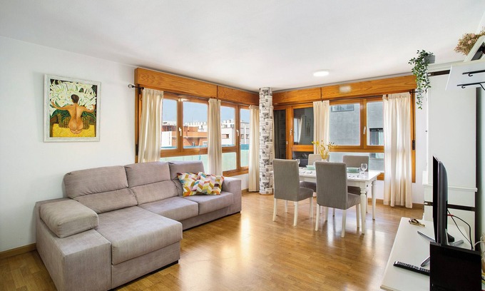 Las Palmas de Gran Canaria Apartment | Vacation Home "Luz Home" close to the Sea with Wi-Fi