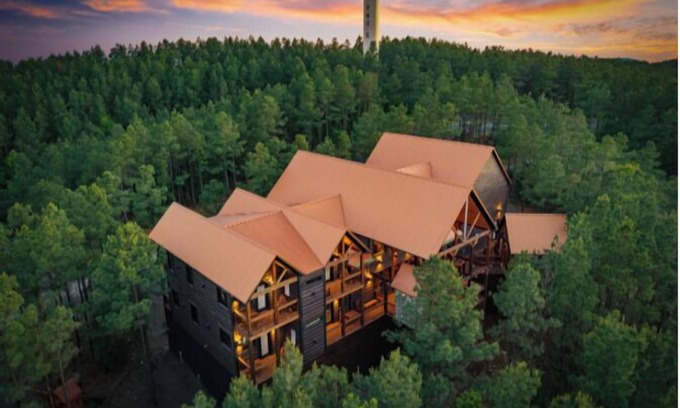 Broken Bow Cabin | Vacana SBM, Indoor Pool, Movie Theater, Game, Multi Family