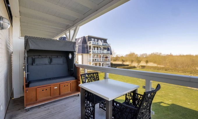 Wremen Apartment | Vacation apartment near the beach with sauna and great, large balcony with XXL beach chair