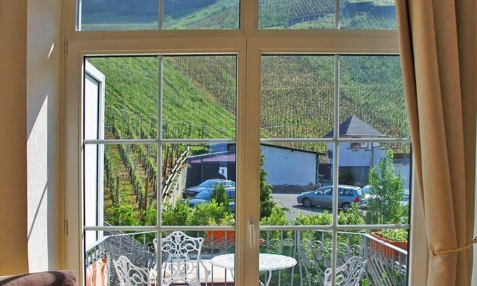 Bernkastel Apartment | Vacation apartment Landshut in the Stadtpalais