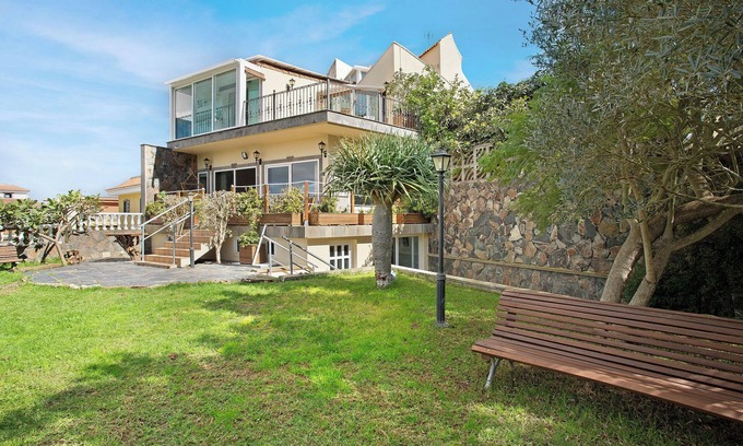 Teror Apartment | Vacation Apartment "Carmelo Y Carmela 5" with Shared Garden & Wi-Fi