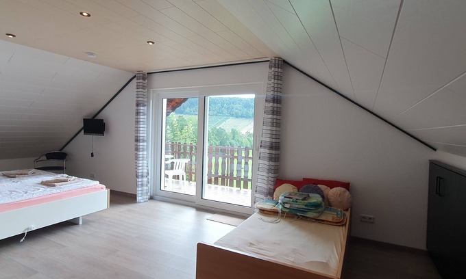 Eslohe Apartment | Vacation apartment on the outskirts with 2 balconies