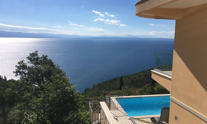 Medveja Apartment | Vacation apartment ★ Pool - WLAN - air conditioning - barbecue - with panoramic sea view