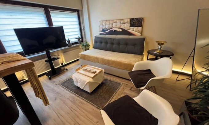Neuenbuerg Apartment | Vacation apartment with garden and terrace