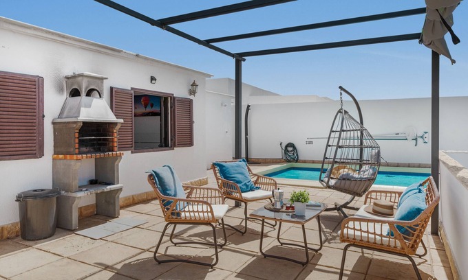 Guime Apartment | Vacation 'Aurora' with Mountain View, Private Pool and Private Terrace