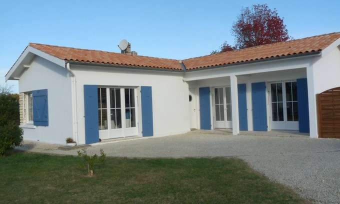 Le Chateau-d'Oleron House | VACATION HOME CHATEAU OLERON - TERR. 1000M2 ENCLOSED -4 PERSONS